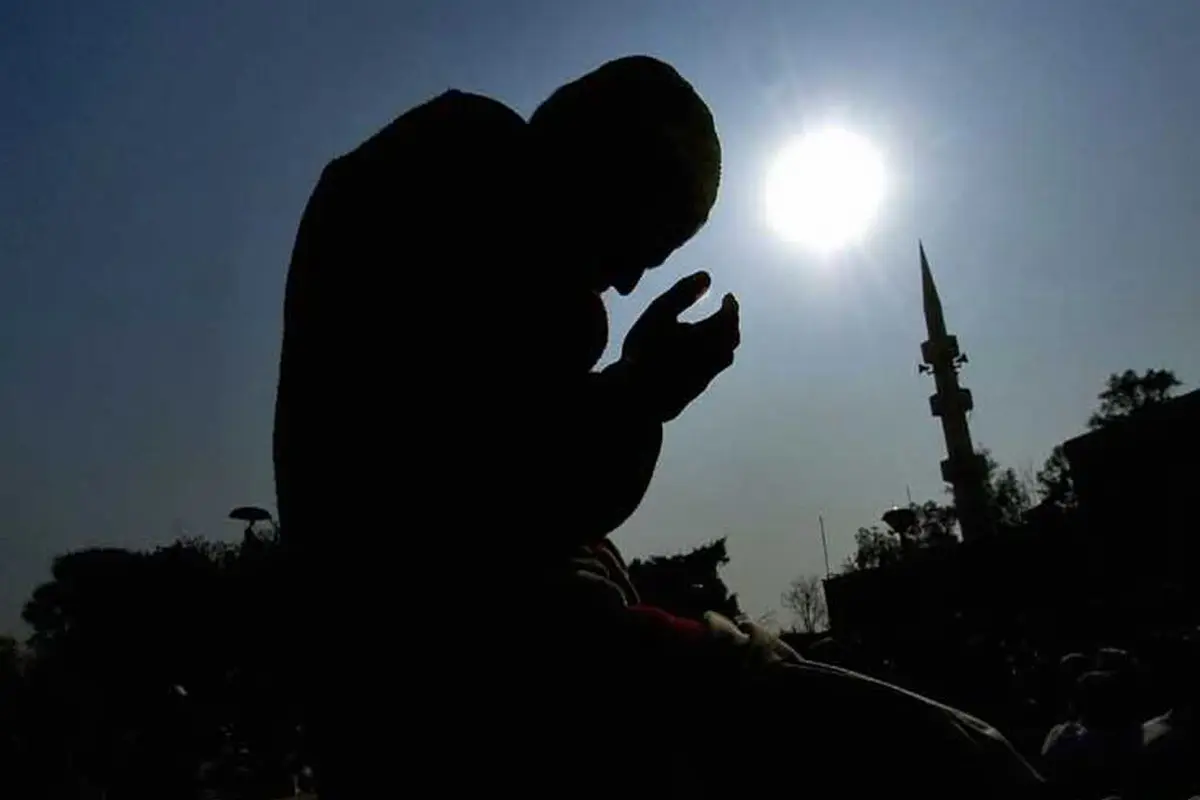 Ilustrasi orang yang mendapatkan syafaat dari malam Lailatul Qadar