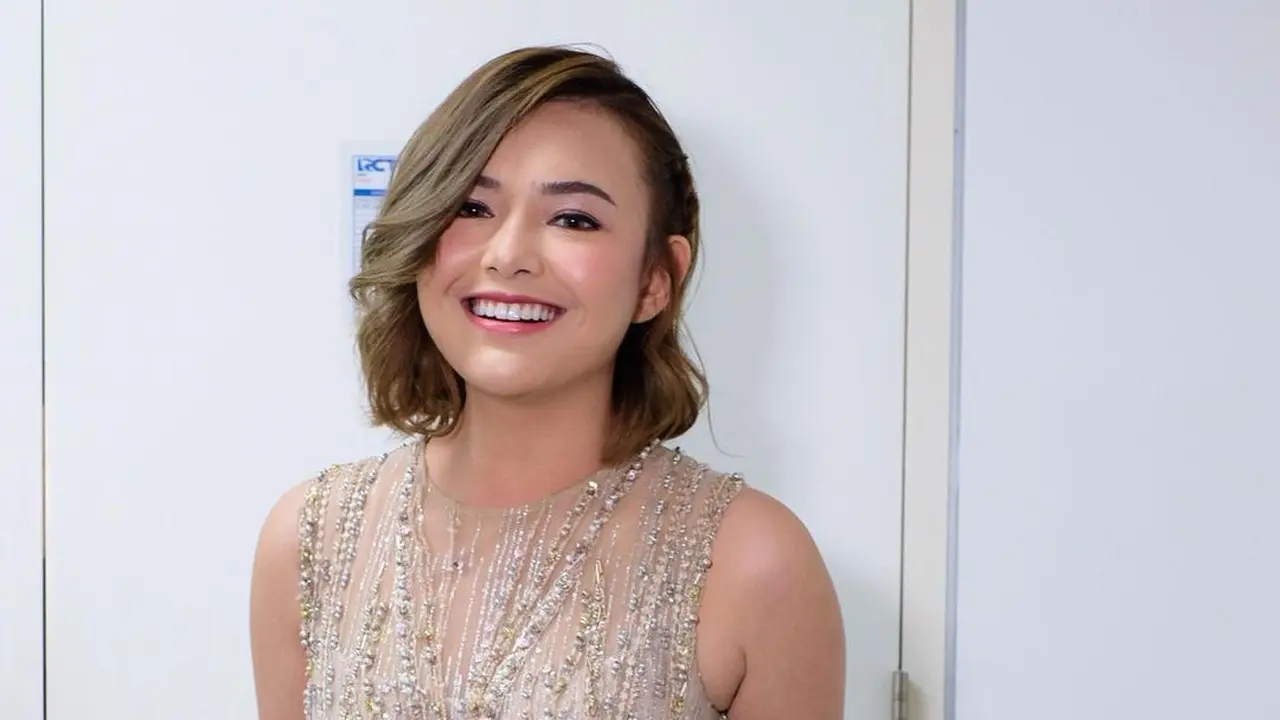 8 Gaya Amanda Manopo dalam Balutan Gaun Semi Transparan Sensasional, Inspirasi Red Carpet Look