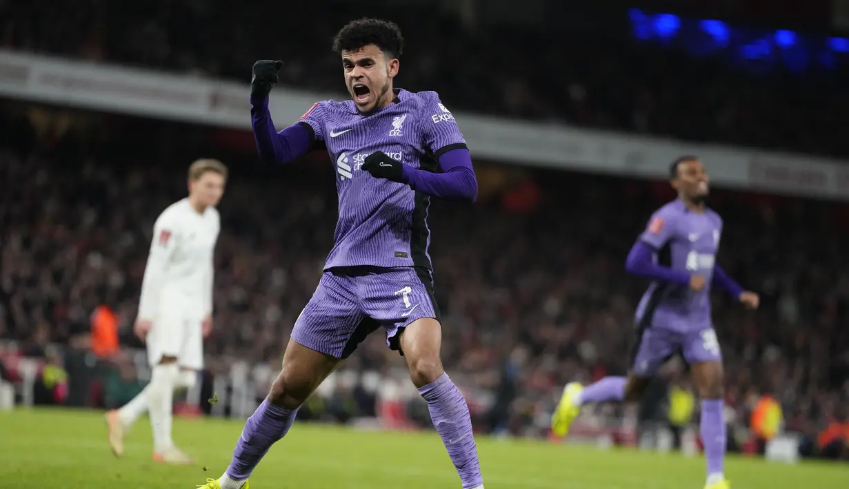 Kemenangan The Reds ditentukan oleh gol bunuh diri pemain belakang The Gunners, Jakub Kiwior, dan aksi winger Luis Diaz. (AP Photo/Kirsty Wigglesworth)
