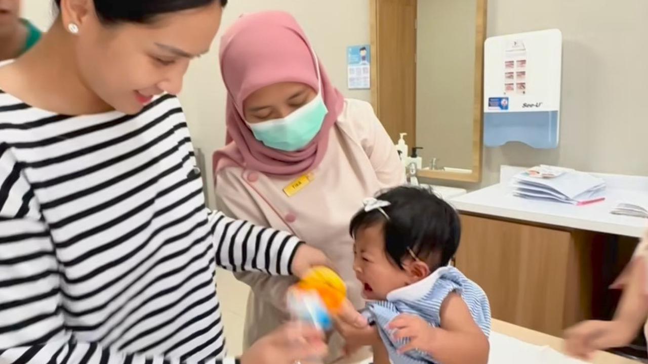 Potret Baby Lily Dianter Raffi Ahmad dan Nagita Slavina ke Dokter Naik Rolls Royce, Ketawa Terus Pas di Mobil