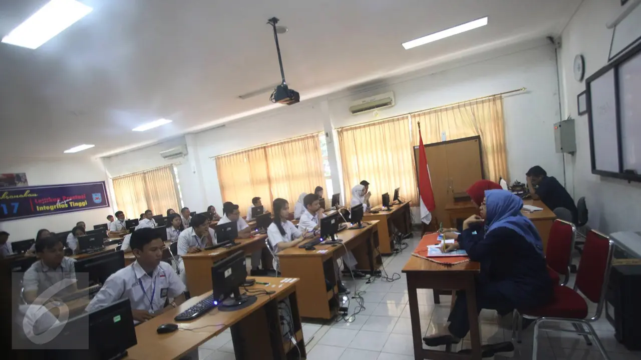 20170410-Siswa SMA Ikuti UNBK-Antonius