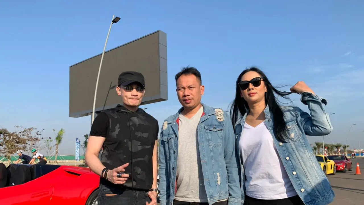 Pakar digital branding Soegimitro berkolaborasi bersama Vicky Prasetyo dan Kalina Ocktarannya (ist)