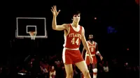 "Pistol" Pete Maravich menggunakan nomor punggung 44 saat membela Atlanta Hawks, tim pertamanya di NBA. (TheScore.com)