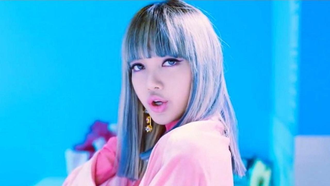 Lisa `BLACKPINK`