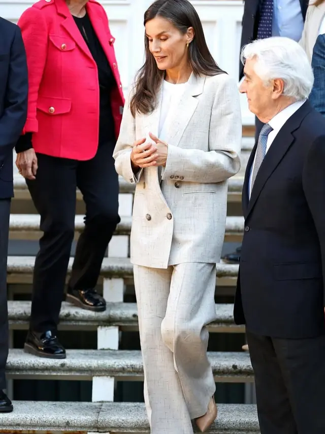 Gaya blazer Ratu Letizia dari Spanyol