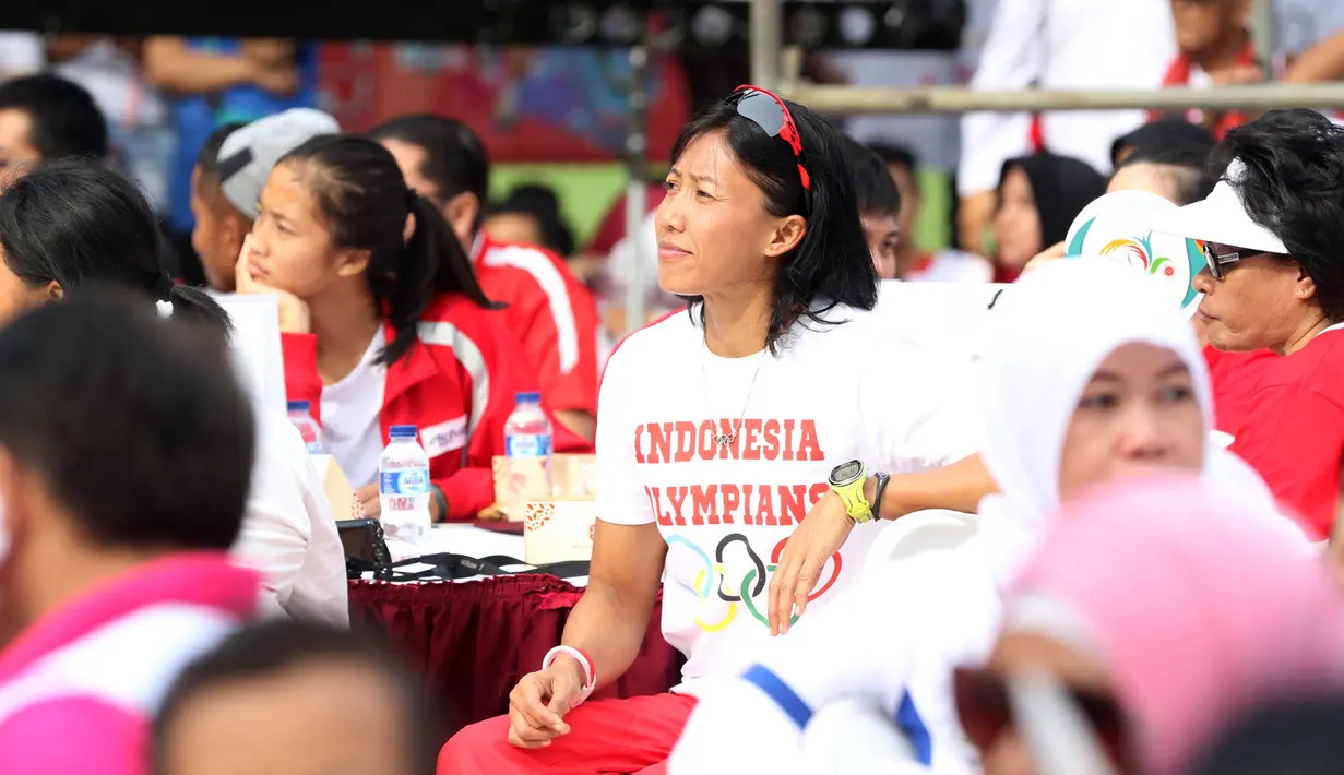 Atlet lari andalan Indonesia, Dedeh Erawati hadir pada peluncuran logo Asian Games 18th di Senayan, Jakarta, Sabtu (27/12/2015). (Bola.com/Nicklas Hanoatubun)