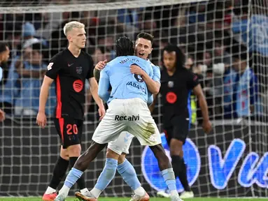 Para pemain Celta Vigo merayakan gol kedua mereka selama pertandingan sepak bola Liga Spanyol melawan FC Barcelona di stadion Balaidos, Vigo pada Sabtu 23 November 2024 waktu setempat atau Minggu 24 November 2024 dini hari Waktu Indonesia Barat. (MIGUEL RIOPA/AFP)