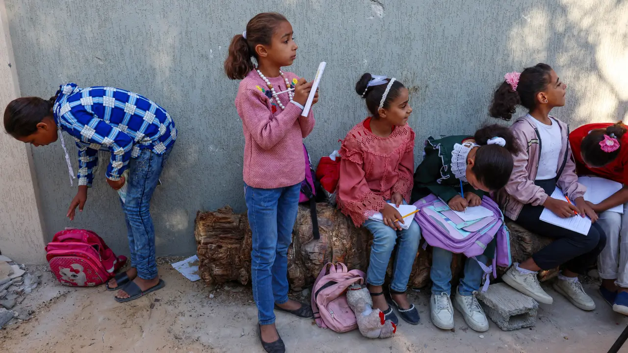 Semangat Anak-anak Pengungsi Palestina Kembali Belajar Meski di Ruang Terbuka