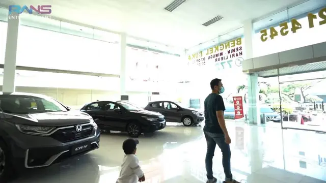 Momen Raffi Ahmad Belikan Ucok Baba Mobil Baru