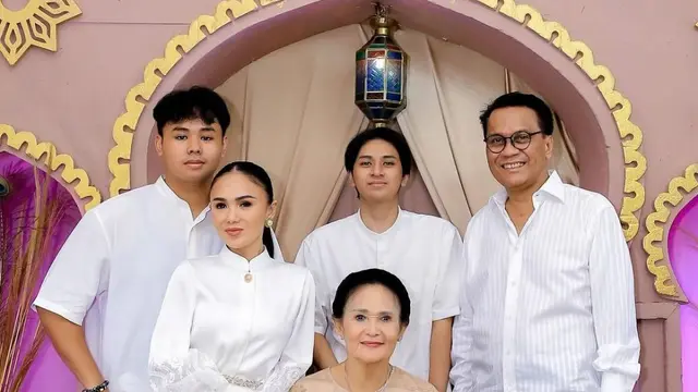 Sudah Bercerai, Ini 6 Momen Seleb Rayakan Lebaran Bersaman Mantan