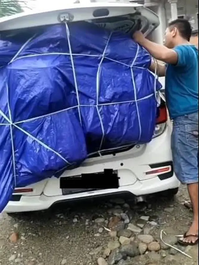 Viral Persiapan Mudik Netizen, Mobil Ini Angkut Motor Hingga Mencuat Keluar