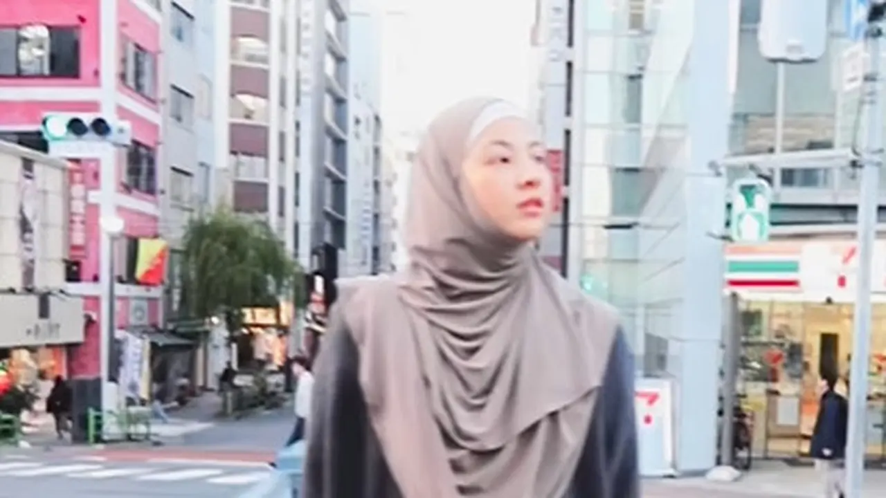 OOTD Natasha Rizky Liburan di Jepang dengan Gaya Chic, Tetap Stylish Kenakan Busana Santun