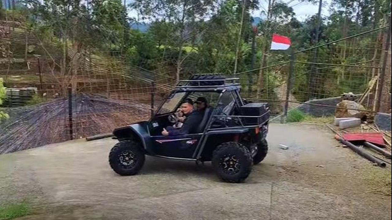 Mayjen Kunto Arief tampak antusias saat Fin miliknya menempuh rute yang cukup menantang mulai jalan aspal hingga tanah.