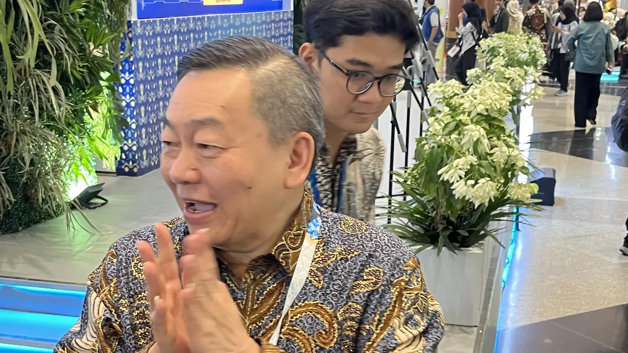Ketua Umum Asosiasi Sistem Pembayaran Indonesia (ASPI) Santoso dalam acara Indonesia Sharia Economic Festival (ISEF) ke-13 di Jakarta Convention Center (JCC), Senayan, Jakarta, Rabu (14/10/2026). (Liputan6.com/Tian)