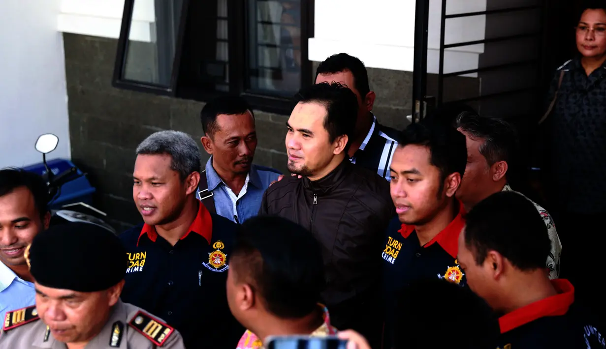 Sebanyak 34 adegan dalam rekonstruksi tersebut. Kanit Reskrim Polsek Kelapa Gading, Iptu Fahmi Aminullah, mengatakan sejauh ini Bang Ipul tidak menyangkal. (Adrian Putra/Bintang.com)