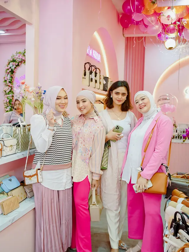 Putri Anne, Eriska Rein dan Evi Masamba