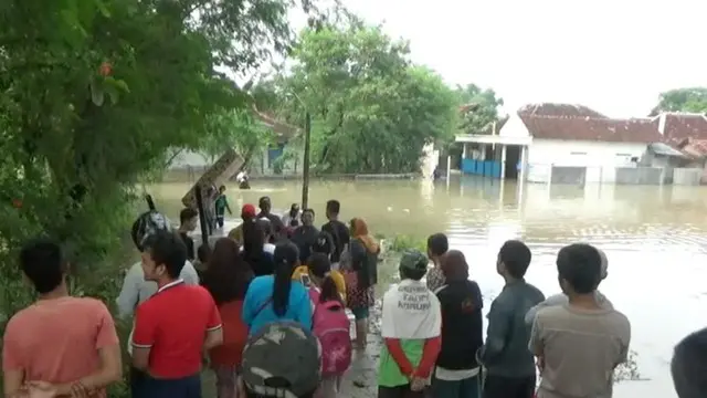 Banjir di Kabupaten Klaten makin meluas. Beberapa kecamatan terendam banjir dan menyebabkan warganya harus mengungsi.