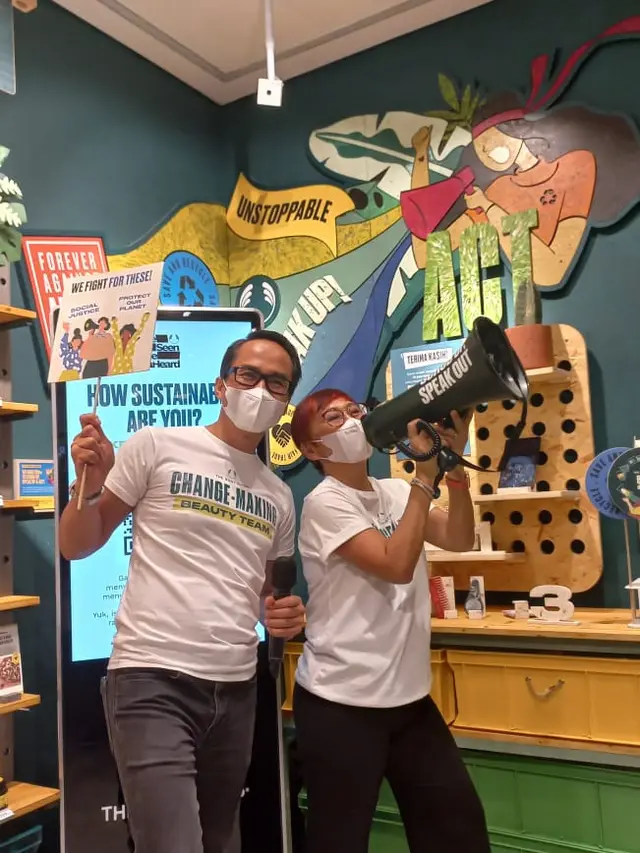 Melihat Beauty Store Estetik Pertama The Body Shop yang Dibuat dari 100% Sampah