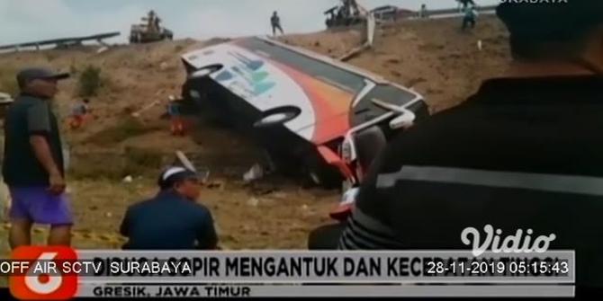 VIDEO: Kecelakaan Bus Kramat Djati di KM 718 Tol Sumo, 3 Orang Meninggal