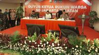 Kapolda Metro Jaya bersama Pj Gubernur DKI Jakarta dan Pangdam Jaya menghadiri acara Guyub Ketua Rukun Warga di kawasan Setiabudi, Jakarta Selatan pada Minggu (5/2/2023). (Liputan6.com/ Ady Anugrahadi)