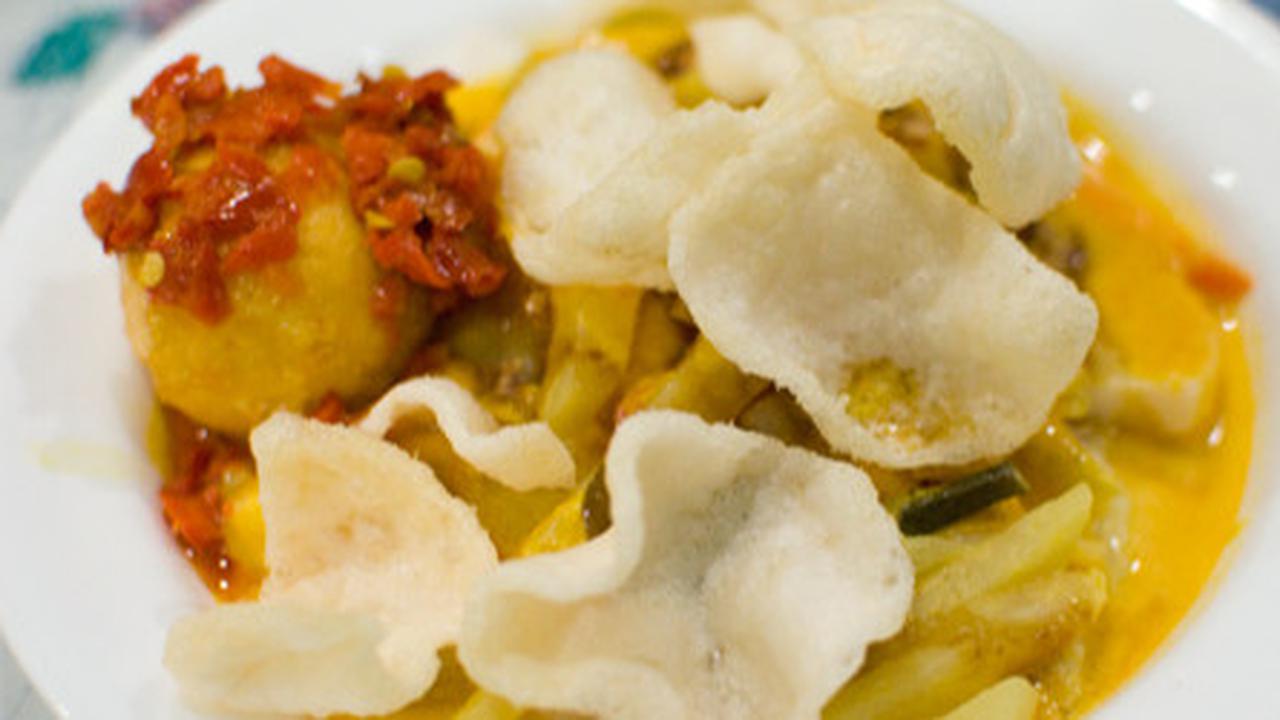 Berapa Kalori dan Nutrisi dalam Sebungkus Lontong Sayur? Kenikmatan Menu Sarapan yang Perlu Diperhatikan