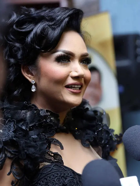 Bagi ibu empat orang anak itu, apapun yang dilakukan oleh anak-anaknya, selagi hal itu positif, ia akan selalu mendukungnya. (Nurwahyunan/Bintang.com)