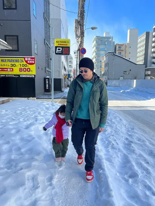 <p>Chicco Jerikho dan Surinala (Instagram/chicco.jerikho)</p>