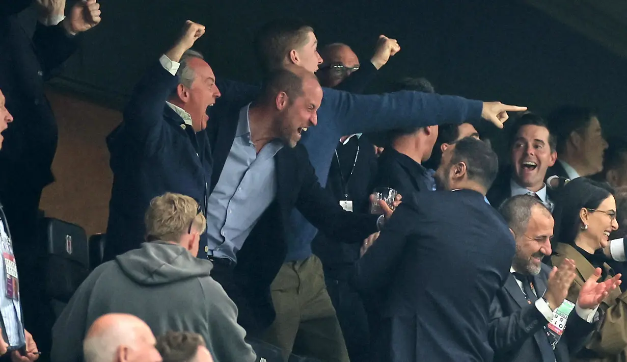 Pangeran William tak mampu menyembunyikan rasa bahagianya saat menjadi saksi Aston Villa menjuarai Liga Europa musim 2025/2026. (AP Photo)