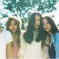 f(x) yang kini hanya tinggal empat personel--Victoria, Luna, Krystal dan Amber--dalam karya terbarunyam 4 Walls.