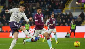 Pemain Manchester United, Benjamin Sesko, mencetak gol dalam pertandingan Liga Inggris melawan Burnley di Turf Moor, Inggris, Kamis (8/1/2026). (AP Photo/Ian Hodgson)