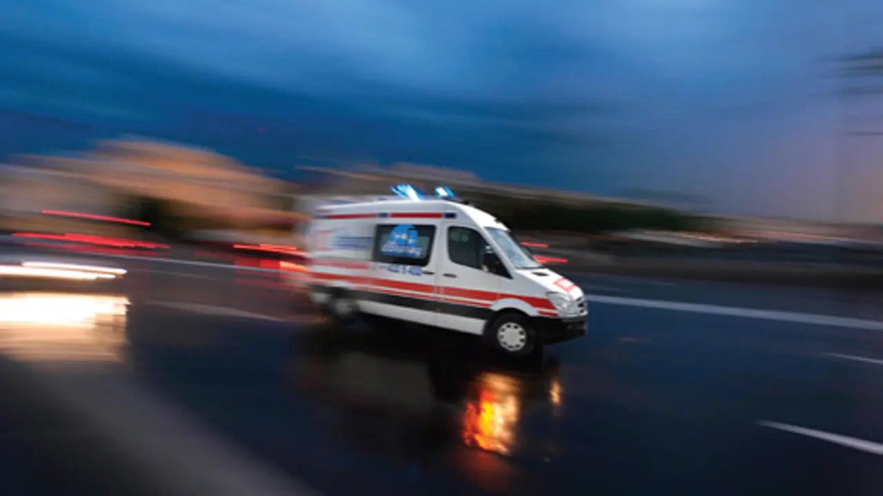 Ambulans di Indonesia Dihadang Moge, Di Jerman Malah Diberi Jalan