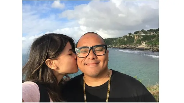 Gaya pasangan suami istri ini seperti ABG yang sedang pacaran