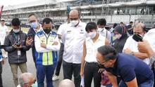 Tampak para pemangku kepentingan mengecek kondisi aspal Sirkuit Mandalika jelang MotoGP Mandalika, 18-20 Maret. (MGPA)