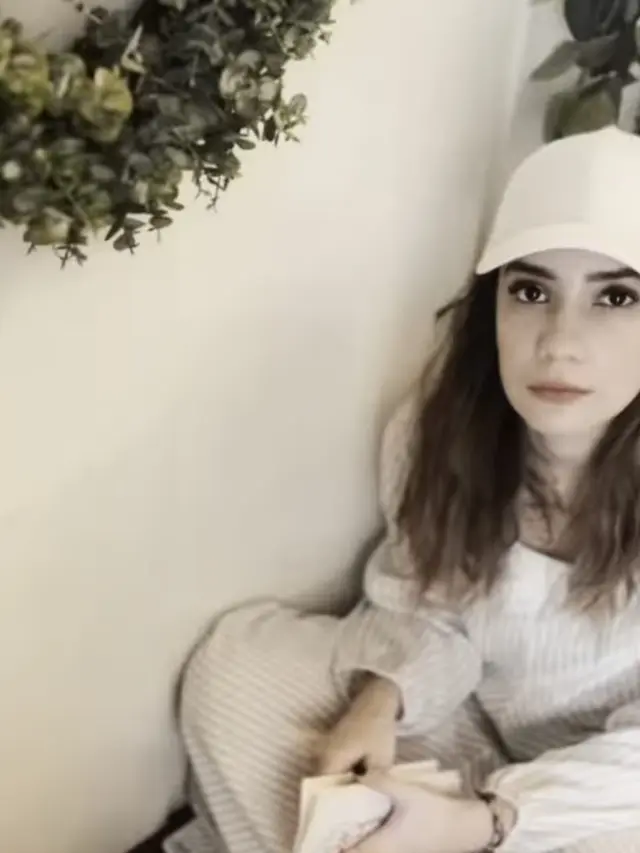 Putri Anne Lepas Hijab