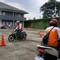 Forum Wartawan Otomotif Indonesia mengadakan program safety riding course bagi anggotanya. (Arief A/Liputan6.com)