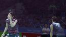 Misaki Matsutomo menutup wajahnya setelah gagal mengembalikan kok ke arah Tontowi Ahmad/Liliyanan Natsir pada babak kedua Indonesia Open 2018 di Istora Senayan, Jakarta, (5/6/2018). Tontowi/Liliyana menang 24-22, 21-19. (Bola.com/Nick Hanoatubun)
