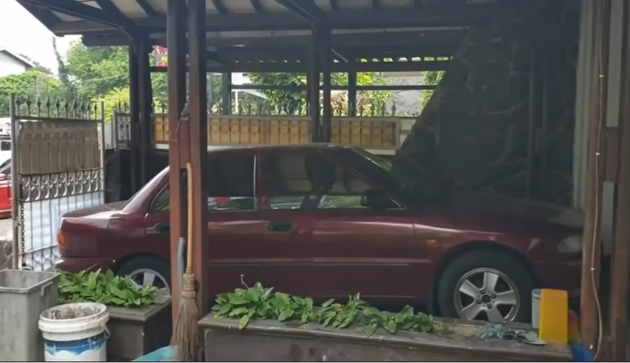 Rumah Mendiang Poppy Mercury (Youtube/Ramza Tv Studio)