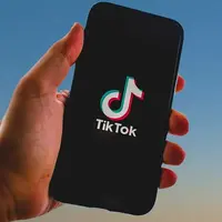 cara hapus story tiktok ©Ilustrasi dibuat Stable Diffusion