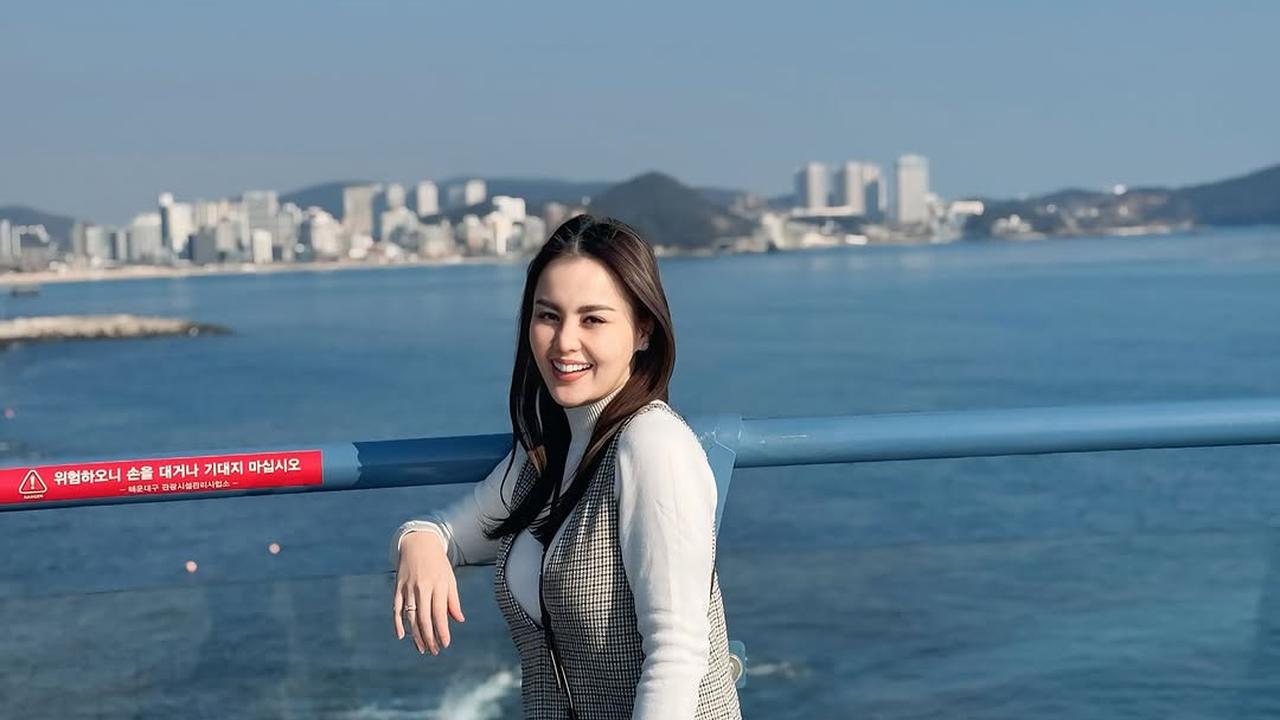 Potret Jennifer Dunn dan Faisal Haris Ajak Dua Anaknya Liburan di Korea