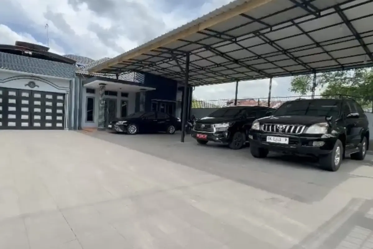 Kondisi rumah Bupati Langkat Syah Afandin di Medan