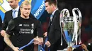 Loris Karius hampir dipastikan tidak lagi punya tempat di bawah mistar gawang Liverpool usai melakukan dua blunder fatal yang membuat The Reds gagal menyabet trofi Liga Champions 2018. Sempat dipinjamkan, Karius dikabarkan akan direkrut oleh klub asal Jerman, Greuther Furth. (AFP/Franck Fife)