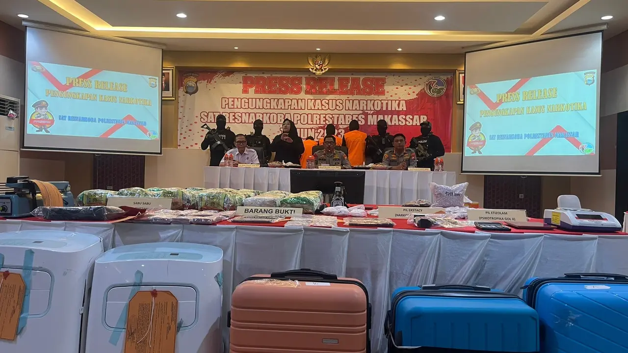 Tersangka pemilik 43,6 sabu di Makassar dan Surabaya (Liputan6.com/Fauzan)
