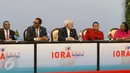 Sejumlah delegasi dari beberapa negara saat mengikuti penandatanganan Jakarta Concord pada KTT Indian Ocean Rim Association (IORA) 2017 di Jakarta Convention Center, Jakarta, Selasa (7/3). (Liputan6.com/Angga Yuniar)
