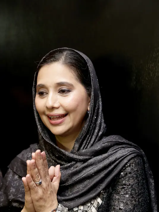 "Kalau melihat manusia itu bukan dari satu tapi berbagai sisi. Mereka memilih itu mungkin punya alasan lain. Kita harus bisa melihat dari sisi lain yang mungkin akan kita fahami, cukup itu saja tanpa perlu menghujat," papar Ayu. (Andy Masela/Bintang.com)