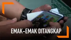 Tiga emak-emak di Karawang resmi ditetapkan polisi menjadi tersangka kampanye hitam.