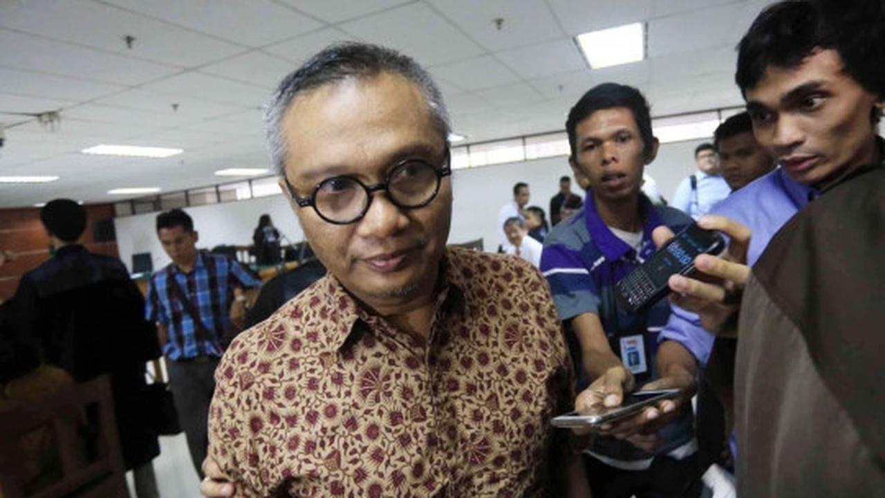 Sidang perdana Alex Usman terkait korupsi UPS