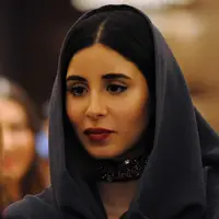 Seorang wanita menghadiri upacara pembukaan Arab Fashion Week di hotel Ritz Carlton di Riyadh (10/4). Arab Fashion Week akan berlangsung hingga 14 April 2018. (AFP Photo/Fayez Nureldine)