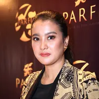 Apalagi, selebriti banyak menjadi korban bully. Meski demikian, artis bisa menjadi penggerak yang paling besar. Para pengguna media sosial sepertinya kurang memperhatikan tata krama dan akar budaya bangsa. (Nurwahyunan/Bintang.com)