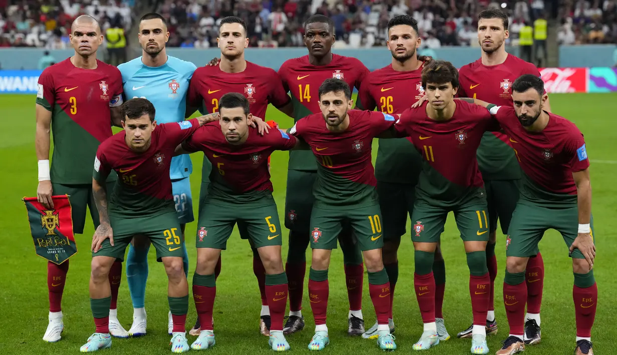 <p>Ramos dipercaya tampil sebagai starter pada laga tersebut menggantikan peran Ronaldo di skema 4-1-2-3 Fernando Santos. (AP/Natacha Pisarenko)</p>