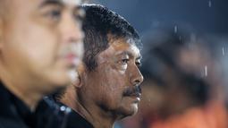 Pelatih kepala Timnas Indonesia U-20, Indra Sjafri saat laga Kualifikasi Piala Asia U-20 2025 melawan Maladewa di Stadion Madya, Senayan, Jakarta, Rabu (25/09/2024). (Bola.com/Bagaskara Lazuardi)